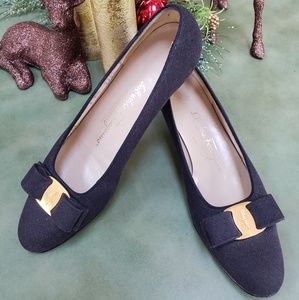 Salvatore Ferragamo classic heel sz 8AA dark blue